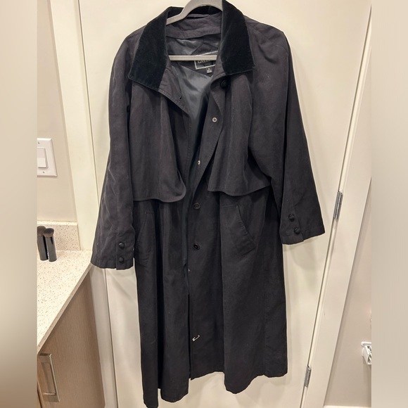 Trench coat - Picture 1 of 3